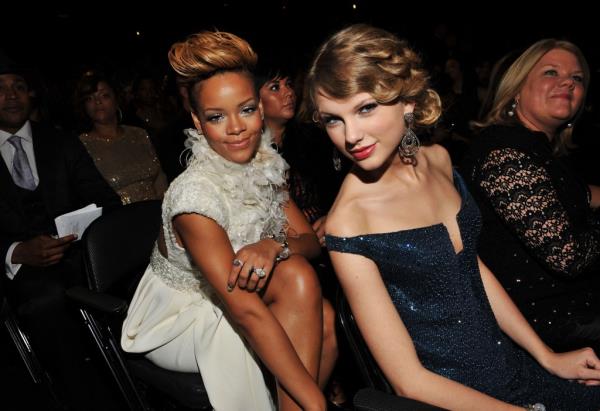 Rihanna and Taylor Swift at the 2010 Grammy Awards